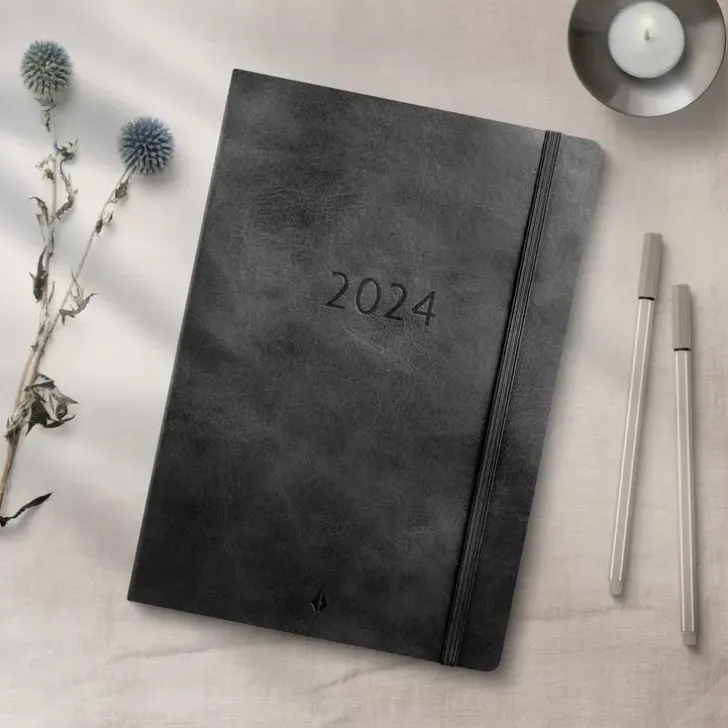 Burde Kalenteri 2024 Business Forma Deluxe Musta
